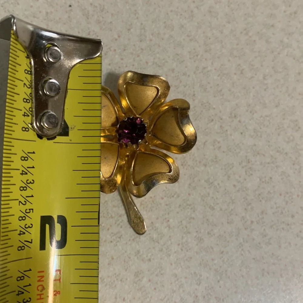 Vintage Coro gold tone purple rhinestone flower broach/Slide (268)
